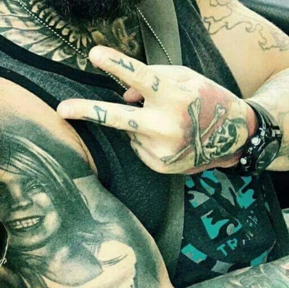 Meet your Posher, Ryan 🇮🇹🇺🇸♏🤙🎼🌴🔆🏖🥂✌💚👌 - Picture 3 of 6